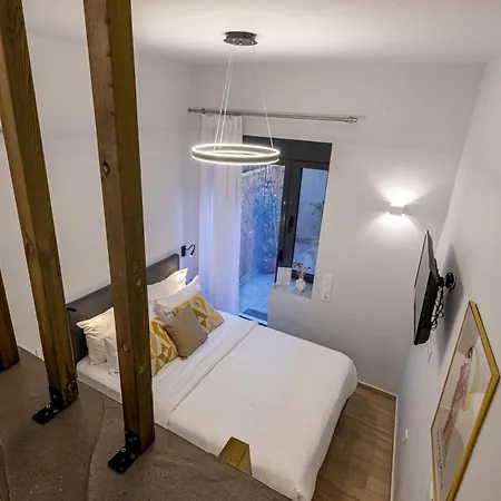 Phaedrus Living: The Nine Muses Polymnia Apartamento